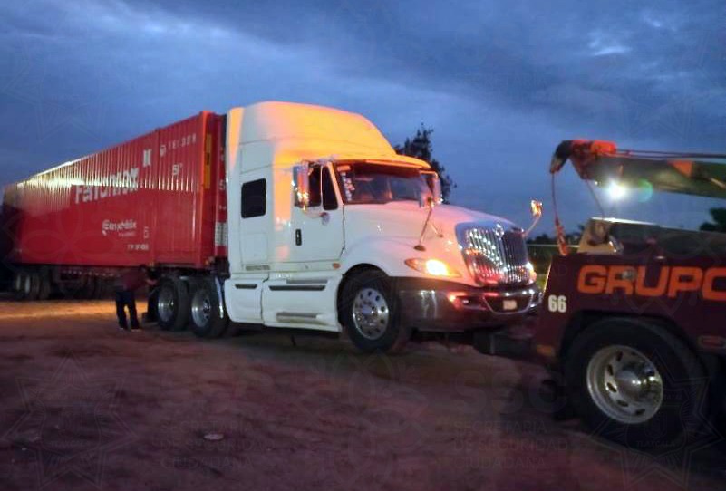 Coordinación entre Tlaxcala y Puebla, permite recuperar tráiler robado y asegurar a masculino