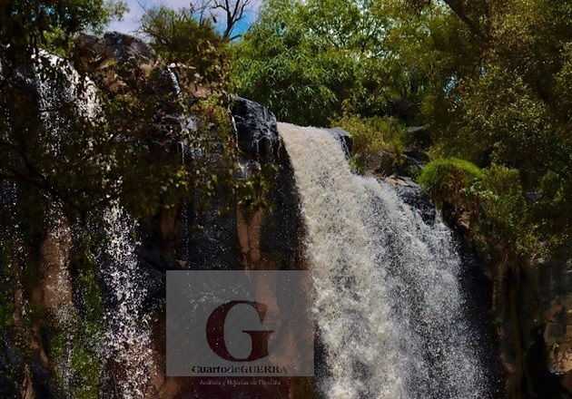 La cascada de Atlihuetzía, antes un atractivo natural de Tlaxcala, hoy luce contaminada
