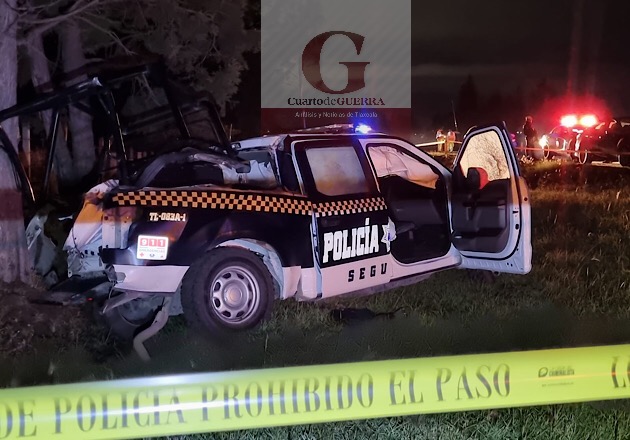 Tráiler embiste a patrulla y lesiona a tres policías estatales, en el Libramiento Apizaco