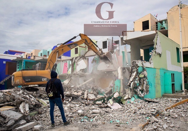 Derriban edificio del Nuevo Mirador, en Chilpancingo; diez familias deciden quedarse