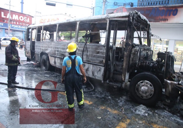 Queman un camión más en Acapulco; suben a 12 los vehículos incendiados