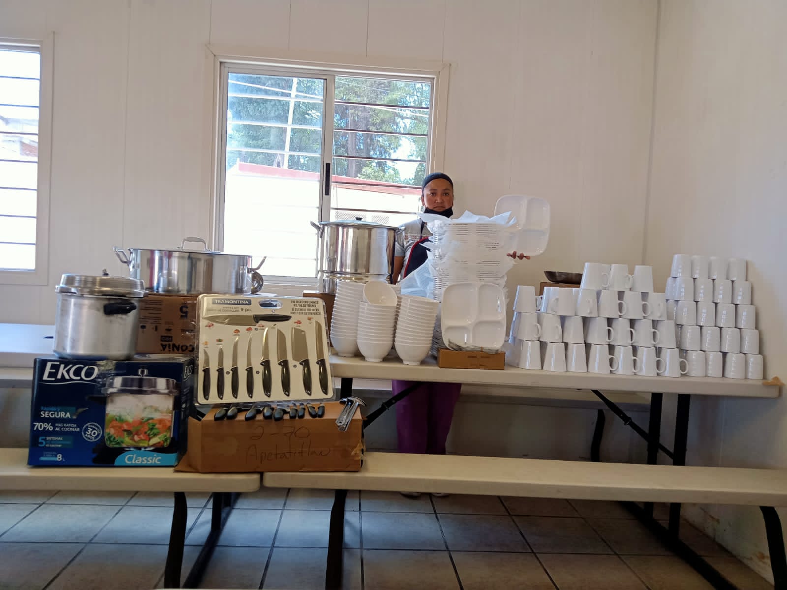 Equipa Ayuntamiento de Apetatitlán a comedores comunitarios para su buena operación