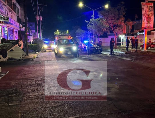 Choca patrulla contra automóvil, en Apizaco