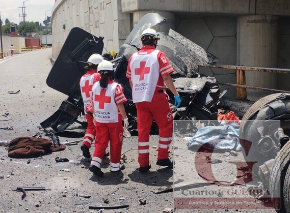 Cobra otra vida la volcadura de tráiler en el Distribuidor Vial 'El Molinito'