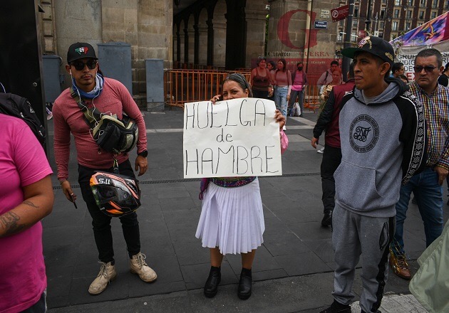 Protesta triqui en el Zócalo de la CDMX