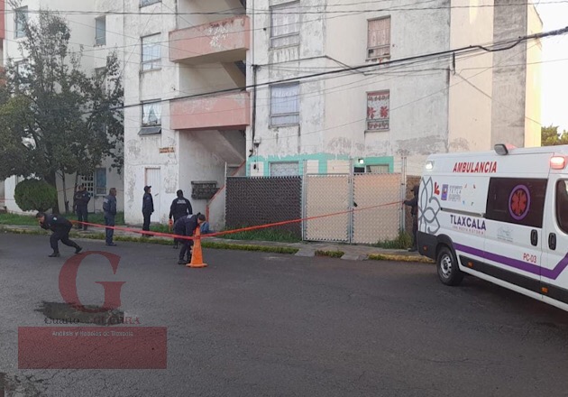 Hallan sin vida a un joven dentro de Unidad Habitacional, en Tetla