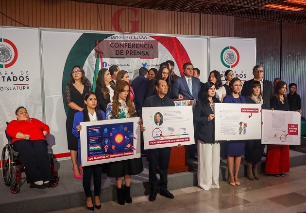 Va por México procederá legislativamente contra libros de la SEP