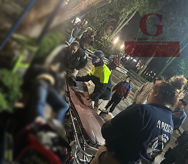 Entre la vida y la muerte se debate joven apuñalado a las afueras de un bar, en Apizaco
