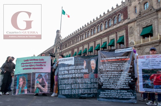 Protesta por la violencia de género afuera de Palacio Nacional