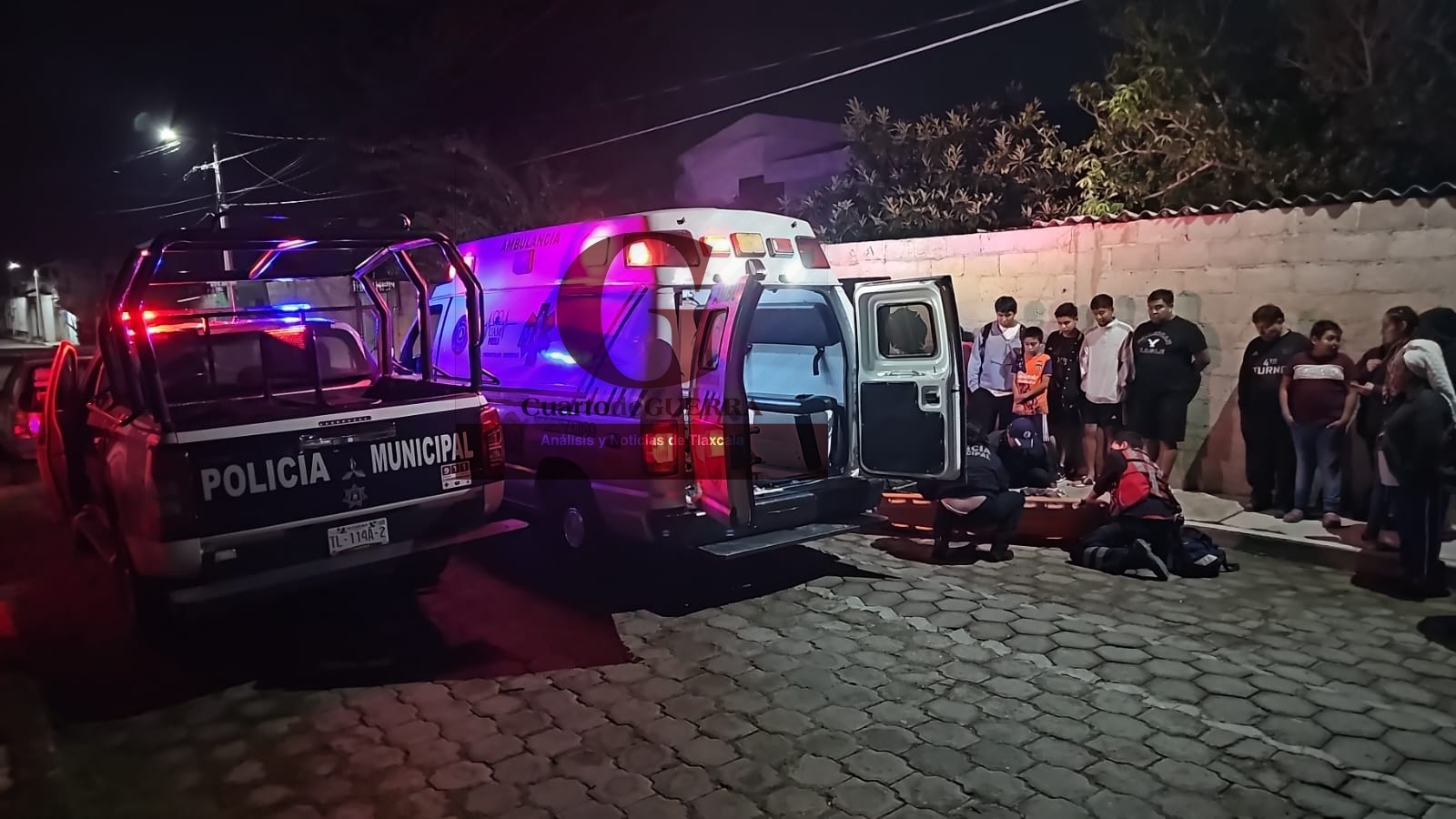 Joven sufre severas lesiones al derrapar a bordo de su motocicleta, en Zacatelco