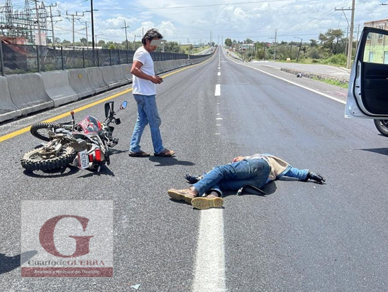 Motociclista derrapa en la carretera federal México-Veracruz
