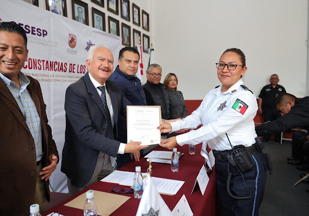 Acreditan a 41 elementos de la Policía de Chiautempan