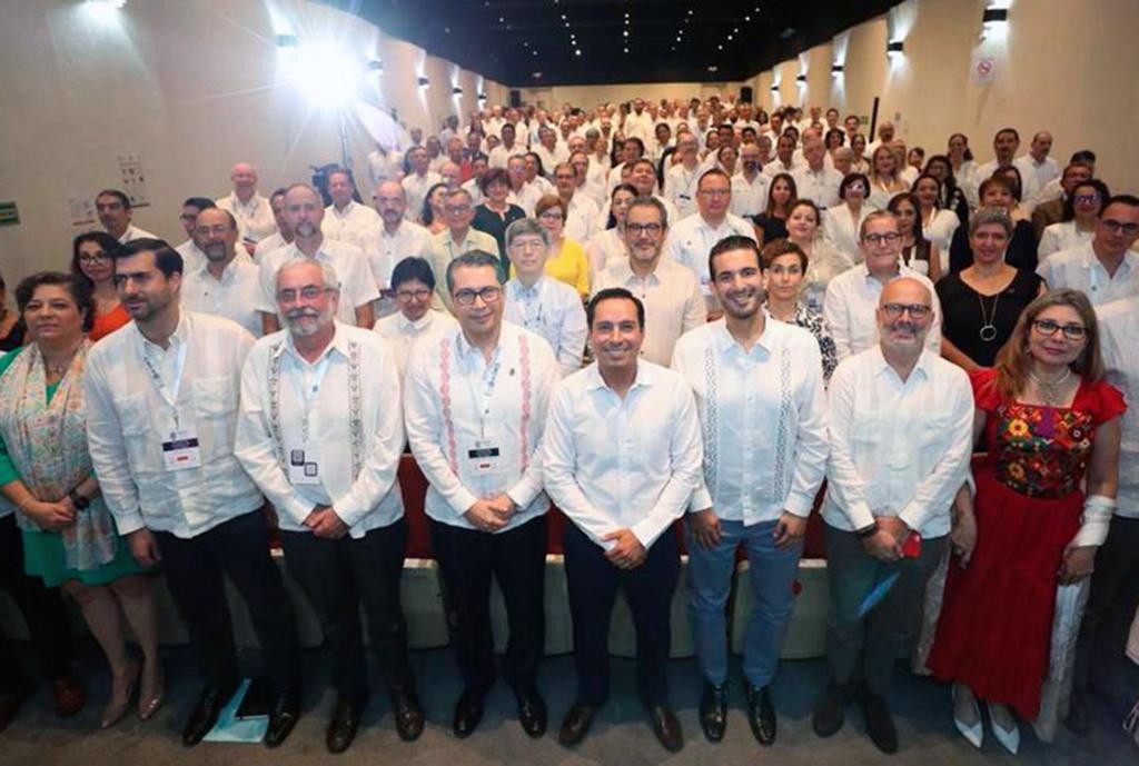 Participa Rector de la UATx en encuentro nacional en Yucatán