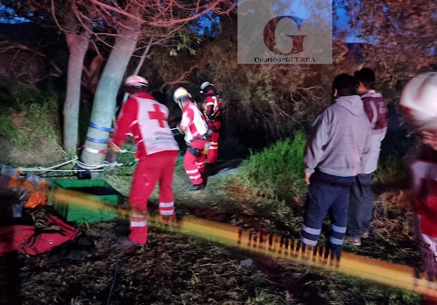 Sobrevive hombre a caída en un barranco de 35 m, en Panotla