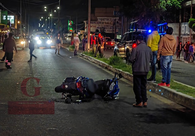 Ebrio conductor embiste a pareja de motociclistas en Zacatelco; su estado de salud es grave