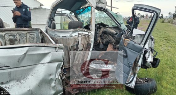 Tren embiste a una camioneta y deja lesionado al conductor, en Muñoz de Domingo Arenas