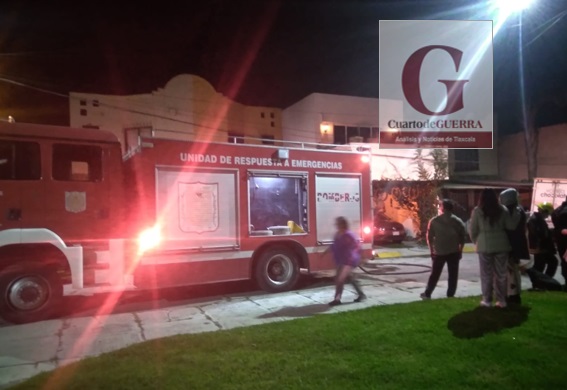 Mujer pierde su casa luego de que se incendió, en Tepehitec, Tlaxcala