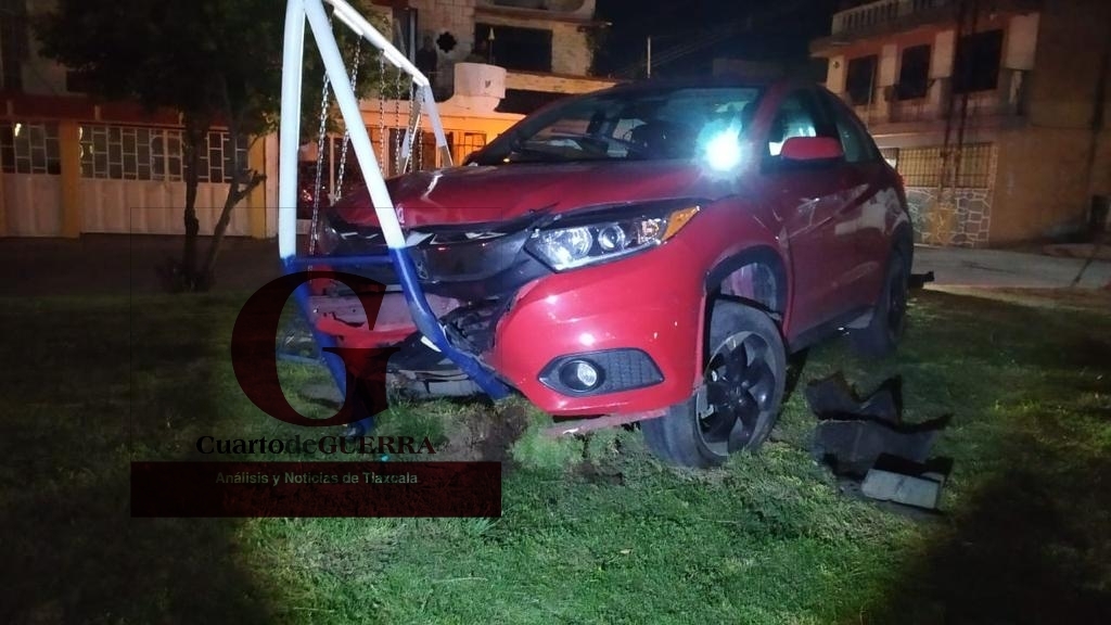 Fiesta en Apizaco termina en choque y castigo para etílico conductor