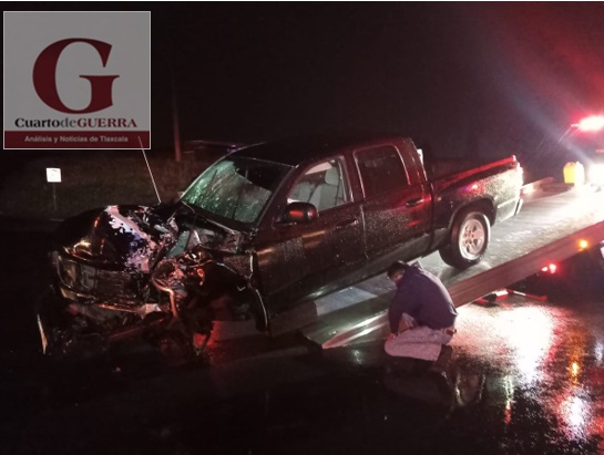 Mamá e hija resultan lesionadas tras choque entre unidad de transporte público y camioneta, en Santa Cruz Tlaxcala