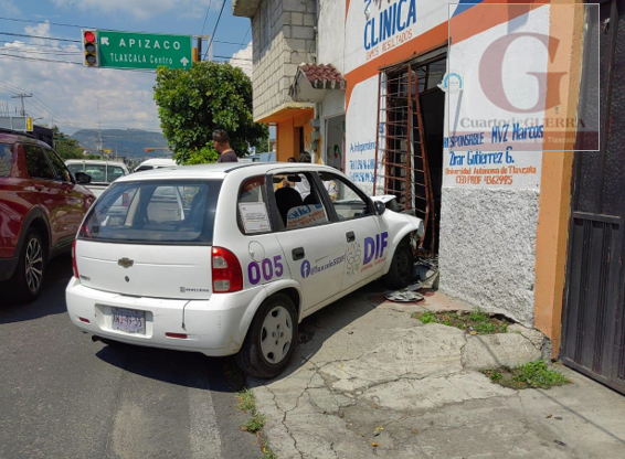 Se impacta unidad del SEDIF contra inmueble, en Tlaxcala