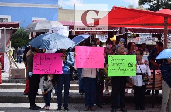 Se manifiestan sindicalizados, pensionados y jubilados en la capital tlaxcalteca