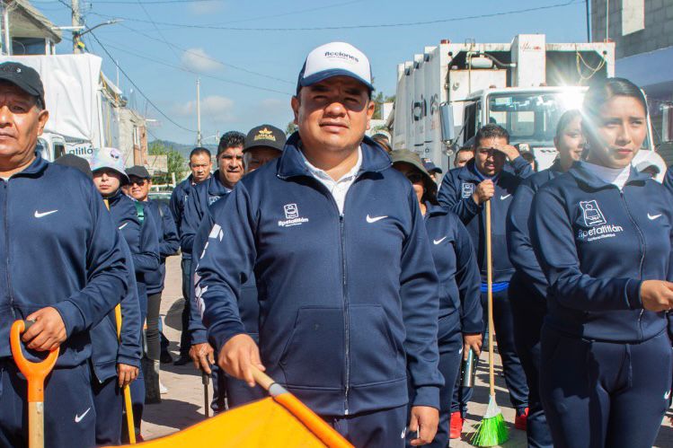 Pronta respuesta a necesidades de Apetatitlán con 'El Presidente en tu comunidad, ¡Ahora en tu calle!'