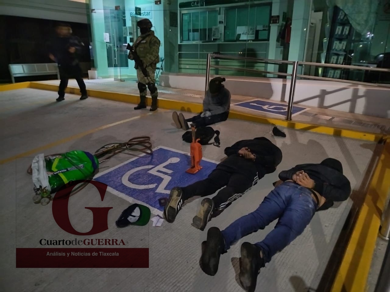 Detienen a ladrones al intentar robar cajero en Tequexquitla