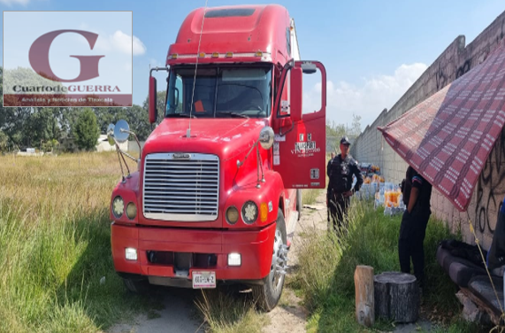 En San Pablo del Monte,  recuperan tractocamión con reporte de robo