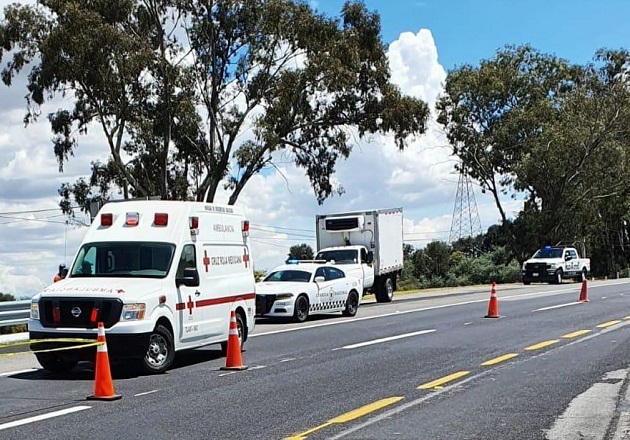 Brinda abanderamiento Policía de Huamantla en hecho vial sobre la carretera México-Veracruz