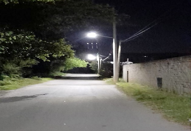 Agradecen vecinos de Tepetomatitlán apoyo del alcalde Ángelo Gutiérrez para mejorar iluminación