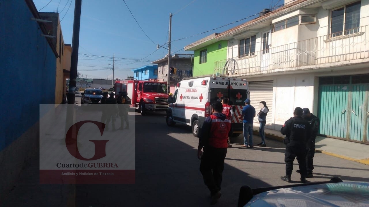Mujer sufre lesiones por quemaduras tras flamazo por fuga en tanque de gas, en Calpulalpan