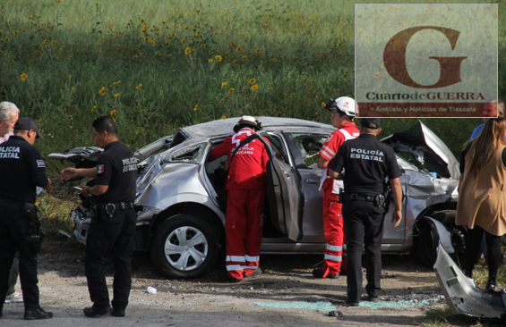 Estadounidenses sufren aparatoso accidente en Ixtacuixtla, uno pierde la vida