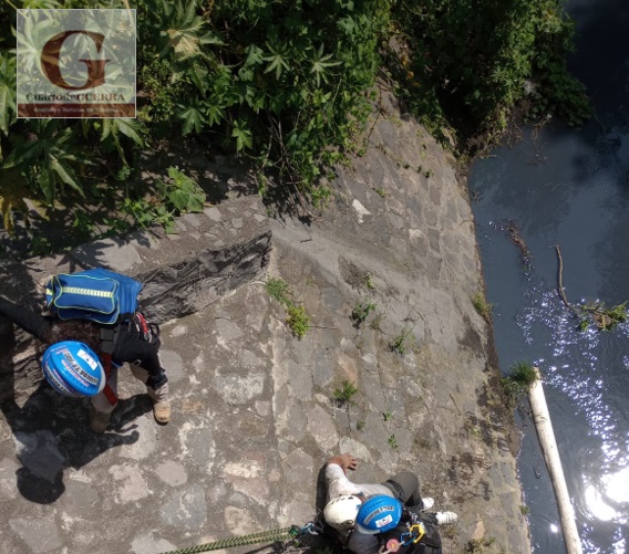 Cae hombre al canal, en San Pablo del Monte