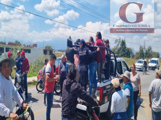 Retienen a alcalde y bloquean carreteras tras abuso sexual de una joven en San Mateo Ayecac