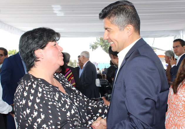 Asiste Maribel Pérez Arenas a informe de resultados del alcalde de Puebla