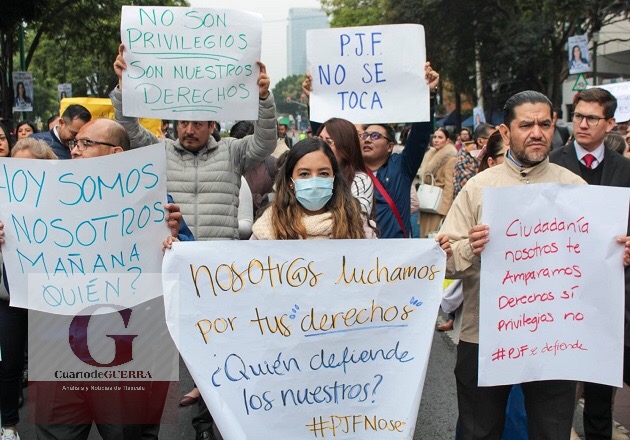Realizan bloqueo trabajadores del PJF en Av. Insurgentes de la CDMX
