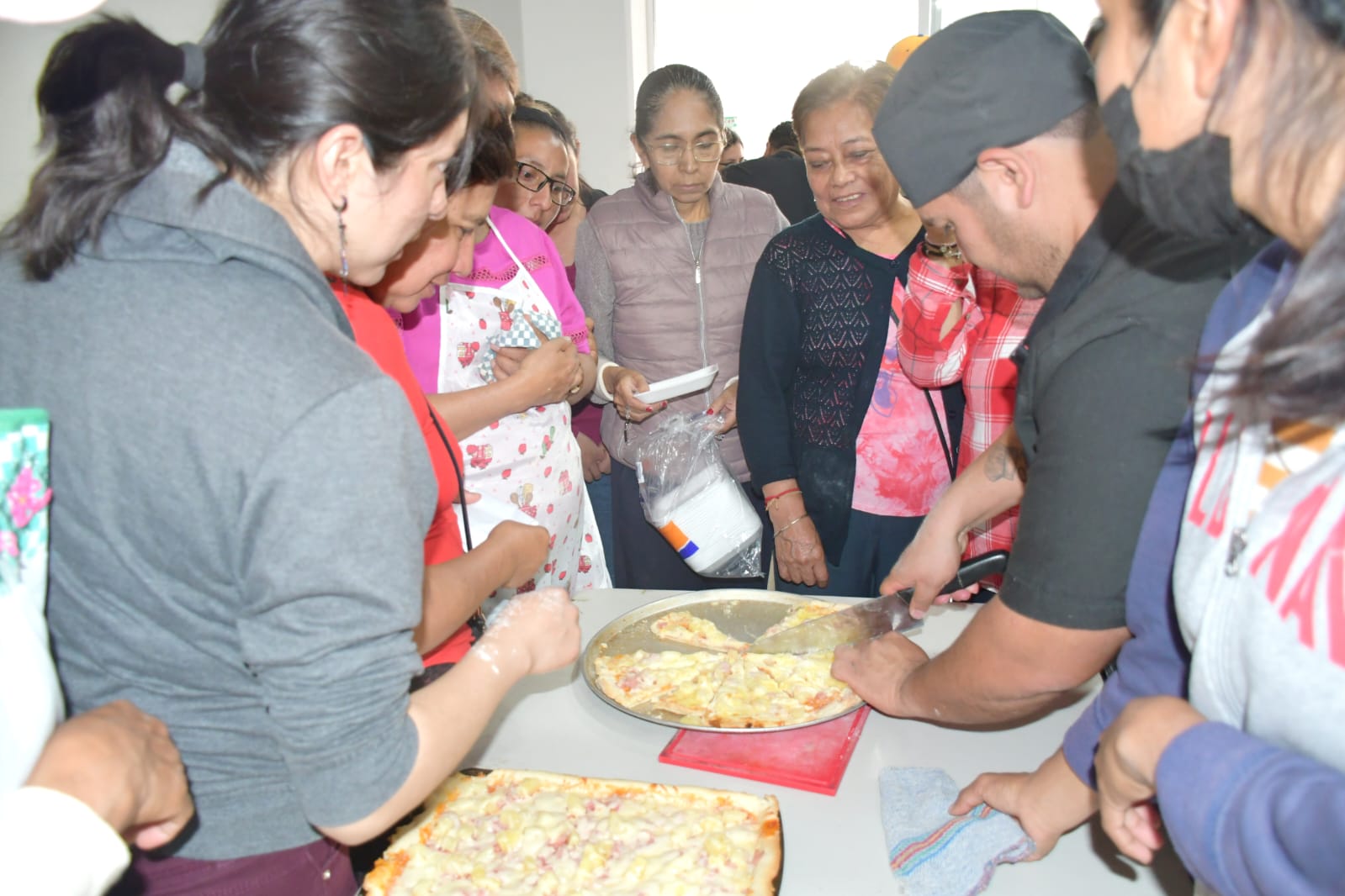 Gran respuesta recibe el Ayuntamiento de Apetatitlán en el taller de cocina tradicional y repostería