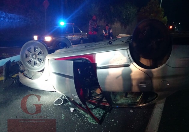 En Tepeyanco, deja una persona lesionada la volcadura de un auto en la Tlaxcala-Puebla; su ambulancia nunca llegó