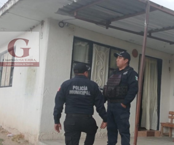 Encapuchados con armas irrumpen en casa donde se hacía un trámite de pago, en Tetlatlahuca; se llevan dinero y un auto