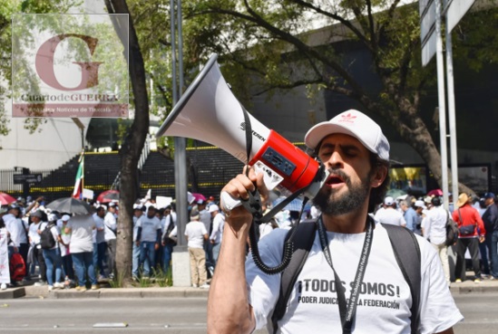 Personal de la PJF se manifiesta frente al Senado de la República