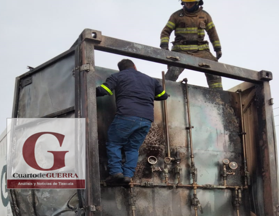 Carretera federal México-Veracruz fue afectada tras  incendio de un tráiler