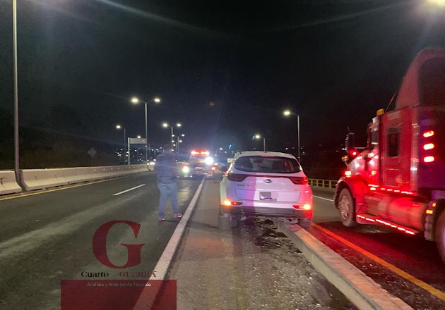 Ebrio sujeto impacta su camioneta y trata de huir en Apetatitlán