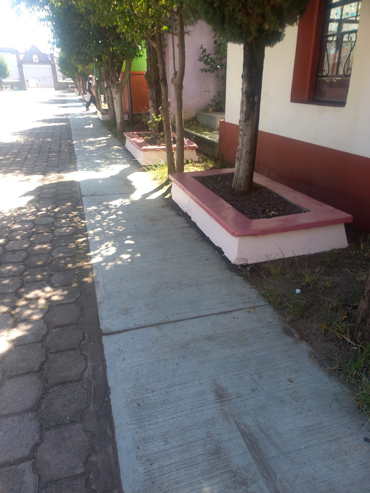 Ayuntamiento de Chiautempan realiza mantenimiento a panteón municipal