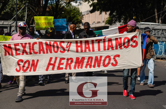Se movilizan migrantes haitianos en la CDMX; reclaman atención a su situación migratoria