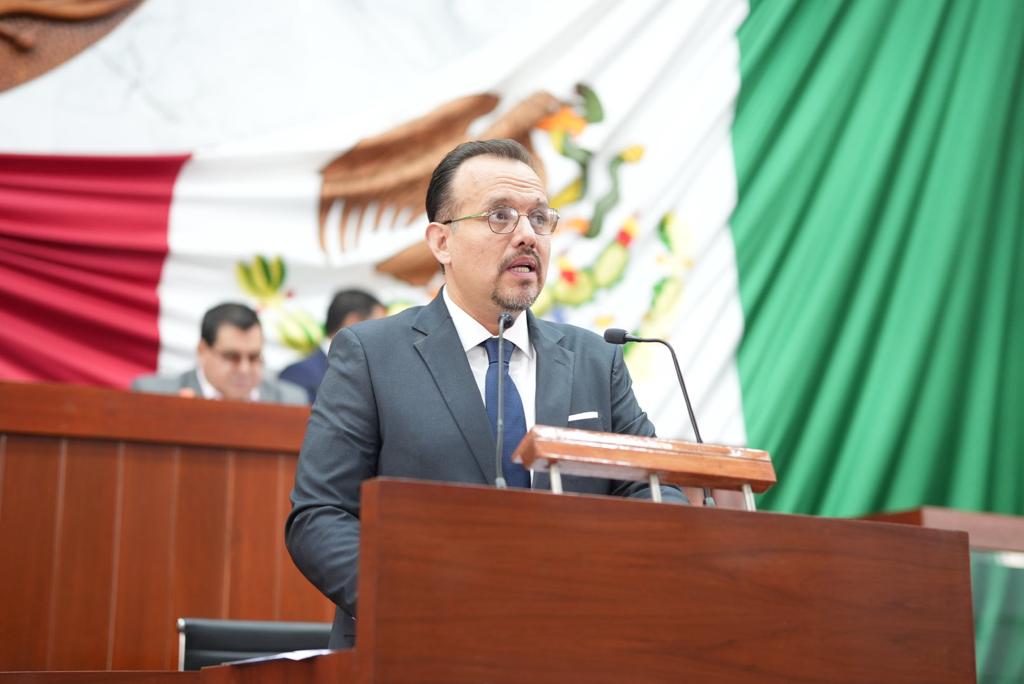 Propone diputado Cambrón Soria reconocer a la locución como una profesión
