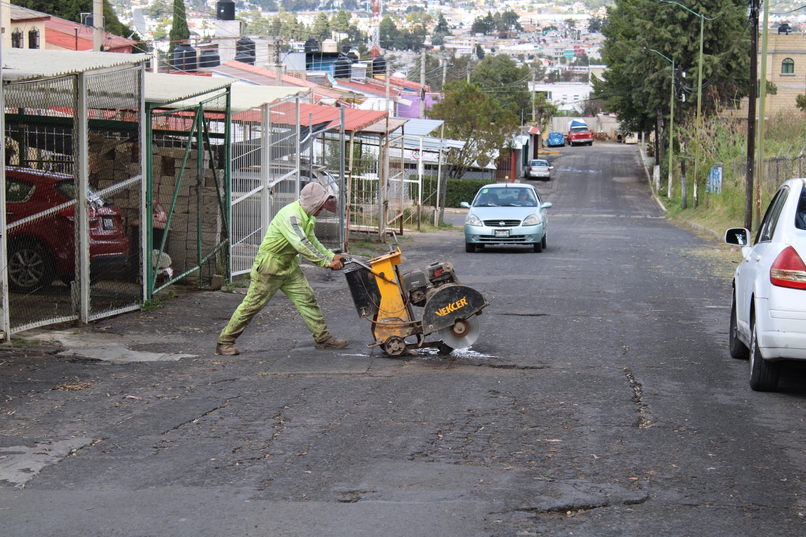 Intensifican brigadas del gobierno municipal trabajos de bacheo en Tlaxcala Capital