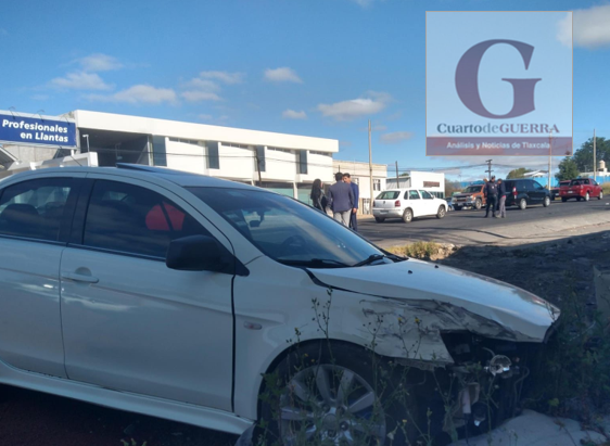 Dos personas lesionadas y daños materiales deja choque en la Apizaco-Tlaxco