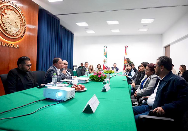 Acude secretario de Finanzas a mesa de trabajo con diputadas y diputados