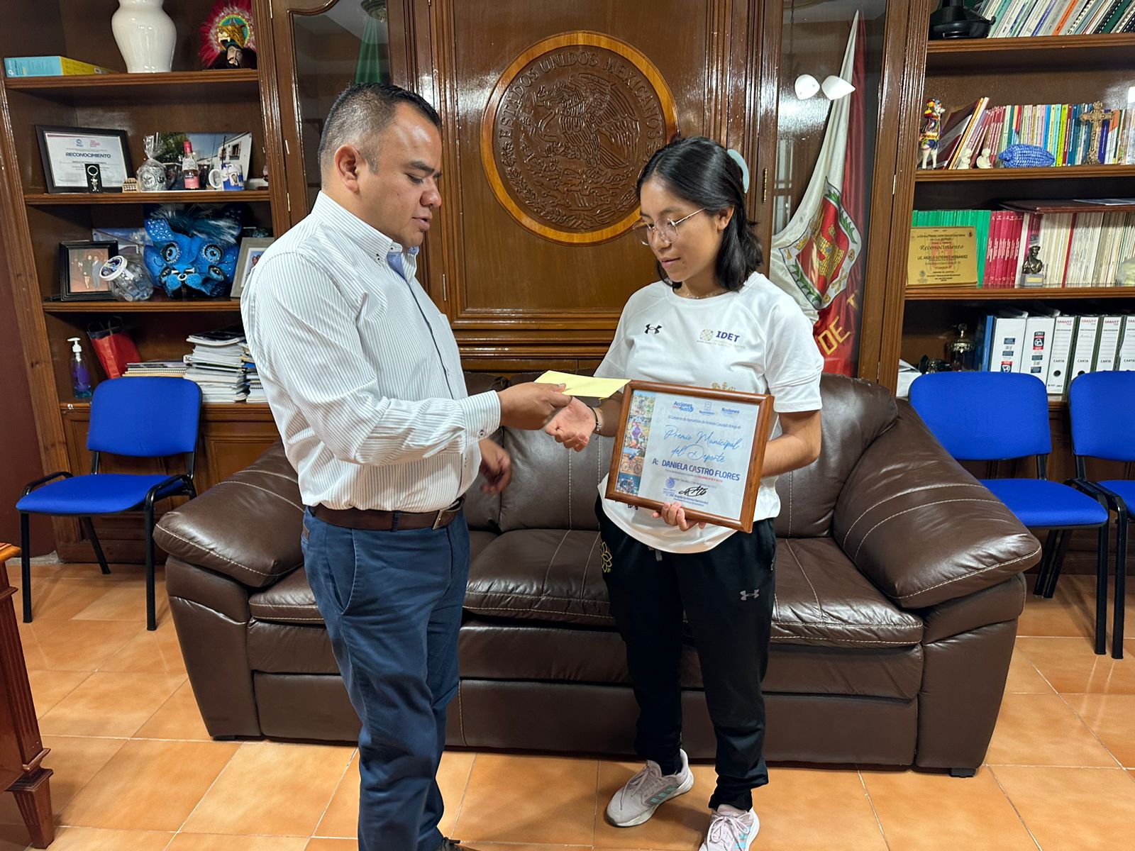 Otorga gobierno de Apetatitlán el Premio Municipal del Deporte a Daniela Castro y a Leonardo de Jesús Pérez
