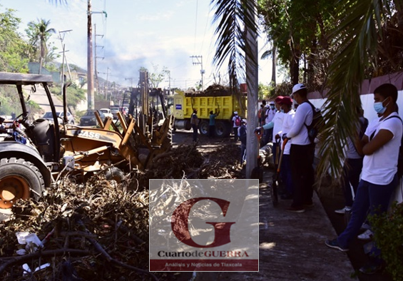 Intensos e interminables trabajos de limpieza en Acapulco luego de Otis